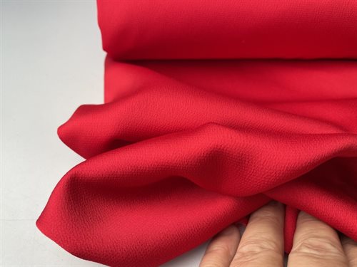 Fastvævet polyester - creppet og flot intens rød