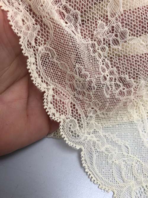 Blondekant - elastisk, creme/ blid gul