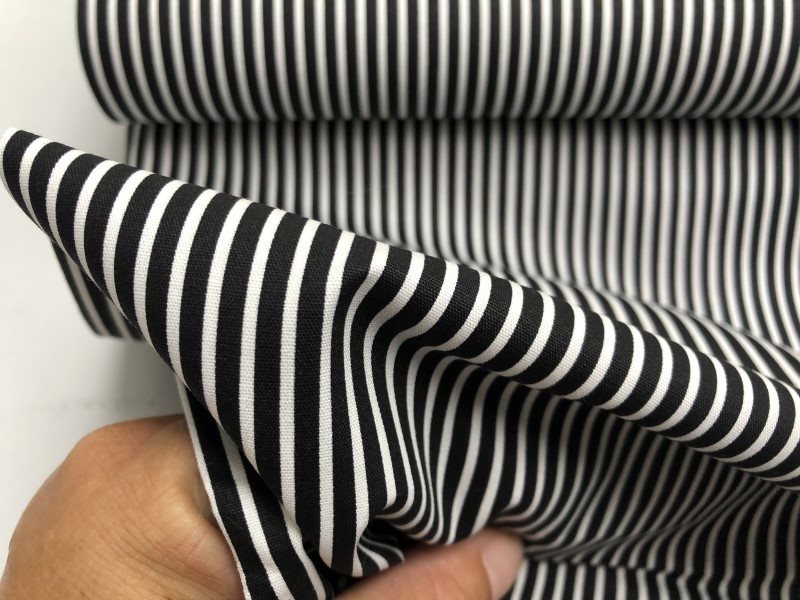 Poplin - sort / hvid stribet