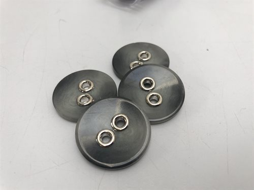 Resin knap - træ look i grå med metal øjne, 28 mm