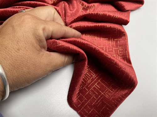 Velour - orangerød med guld labyrint mønster