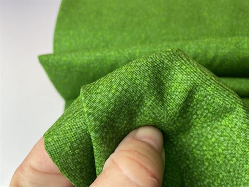 Patchwork stof - Brighton, yndigt motiv i lys græsgrøn