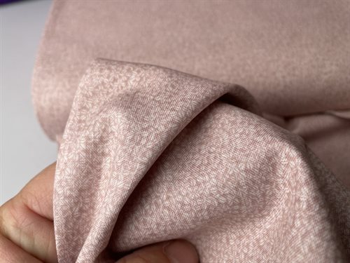Patchwork stof - Brighton, yndigt motiv i powder