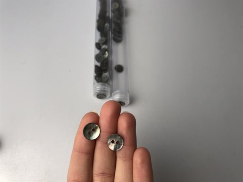 Knap - perlemor med grå undertone, 11 mm