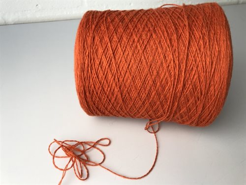 100 % wool 2 trådet - i smuk mørk mandarin, ca 500 gram