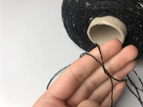 Alma tweed - skøn uld/polyamid og silke i mørk gråsort med nister, 100 gram