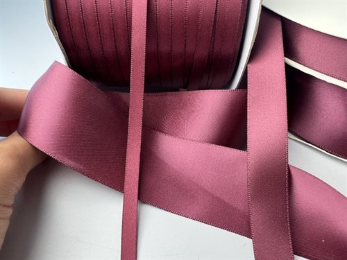 Satinbånd - rose wine, 16 mm