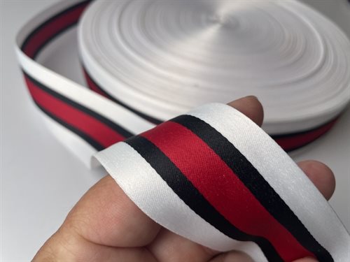 Satinvævet bånd - hvid og sort med rød stribe, 31 mm