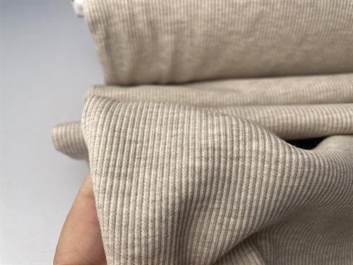 Bomuldsjersey - rillet, lækker og lys sand / nougat melange, kommer igen til april