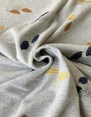 French terry - gråmeleret med små broderier på