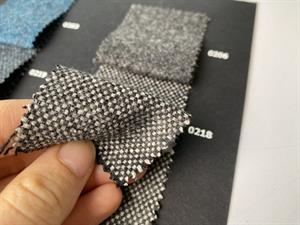 Recycled møbeluld - groftvævet i grey / black