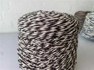 SOGNO - tykt, lækkert og blødt garn i dark brown, ca. 750 gram