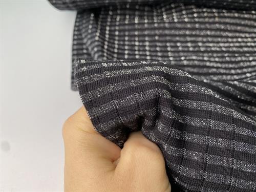 Rundstrikket jersey - flotte striber i sort og sølv