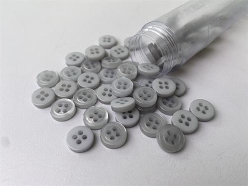 Skjorteknap - klassisk, blank og lys gråblå, 10 mm