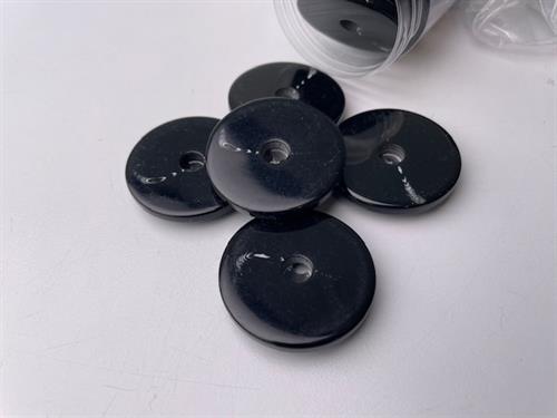 Knap - sort og blank med svag detalje, 28 mm