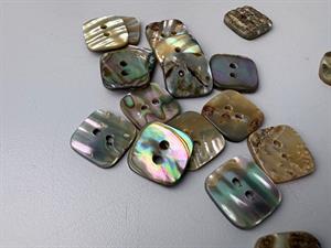 Perlemorsknap - lille og firkantet, 12 mm