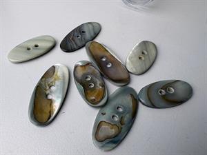 Perlemorsknap - oval / aflang, 24 mm