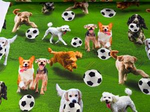 Bomuldsjersey - græsplæne med hunde og fodbolde