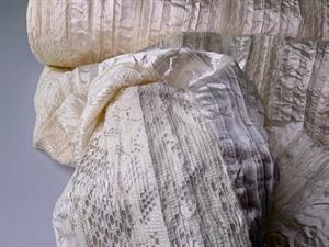 Speciel satin - offwhite med blonder på