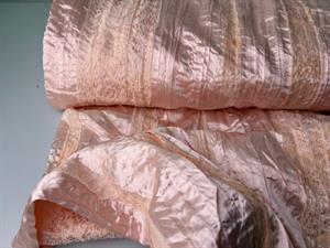 Speciel satin - sart lyserød med blonder