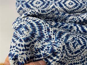 Fastvævet viscose - skønne blå mønstre ala batik 