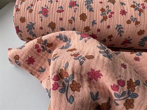 Dobbelt gauze - fine blomster på fersken rosa bund, økologisk