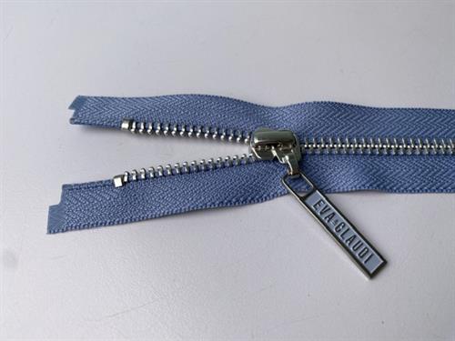 Lynlås - 2-vejs, lys lavendelblå med sølv metaltænder, 40 cm