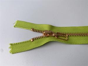 Lynlås - 2-vejs, æblegrøn med rose gold metaltænder, 30 cm