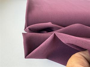 Gabardine - krølfri buksestof i mørk blomme