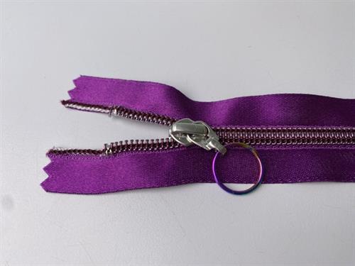 Lynlås - 2-vejs, intens lilla med plasttænder, 24 cm