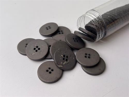 Knap - grå med små rustikke detaljer, 22 mm
