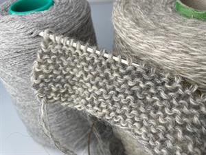 Lutter ret riller - kit i gråmeleret i uld, cashmere og silkemohair