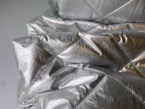 Fastvævet quiltet stof - sølv metallic foil