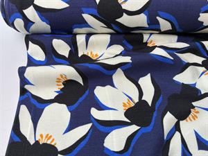 Modaljersey - smukke blomster på blå bund