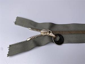 Lynlås - delbar, sage grey med lyse metaltænder, 32 cm