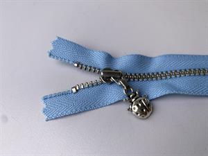 Lynlås - ikke delbar, lyseblå med sølv metaltænder, 13 cm