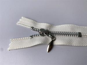 Lynlås - ikke delbar, offwhite med sølv metaltænder, 7 cm