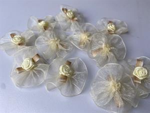 Symærke - organzablomst med fin rose