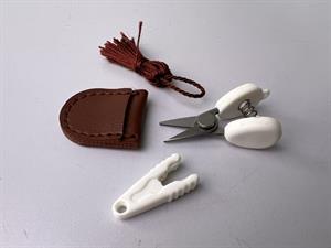 Minisaks - brun og med fint lille etui, 4 cm