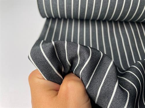 Fastvævet denim - mørkegrå med nålestriber i offwhite 