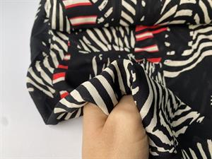 Chiffon - abstrakte motiver på sort bund