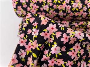 Viscosejersey - fine lyserøde blomster på sort bund 