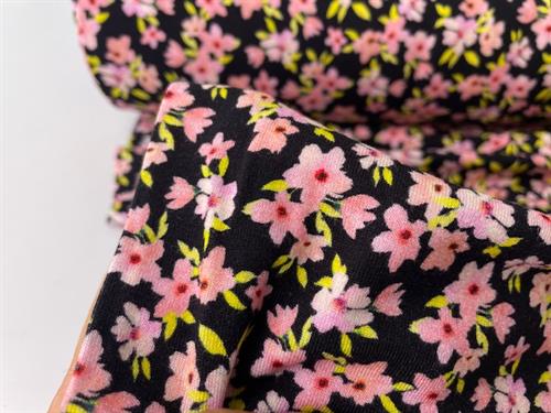 Viscosejersey - fine lyserøde blomster på sort bund 