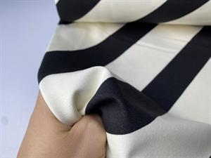 Isoli - brede lækre diagonalstriber i sort/ecru