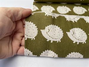 Deko canvas - små pindsvin på groft vævet  sennepsfarvet bund