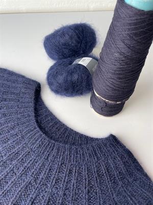 FORGRENINGER strikkeopskrift - sweater med smukt bærestykke