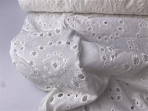 Broderie anglaise - offwhite design no. 18