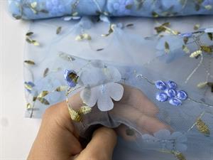 Tyl - blå med smukke blomster