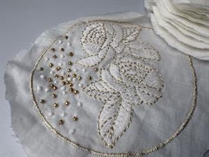 Besætning - smuk perlebesat fransk bomuldsbesætning