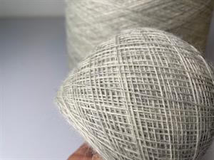 Transilana 100% uld - fin tynd følgetråd i light grey melange, 100 gram